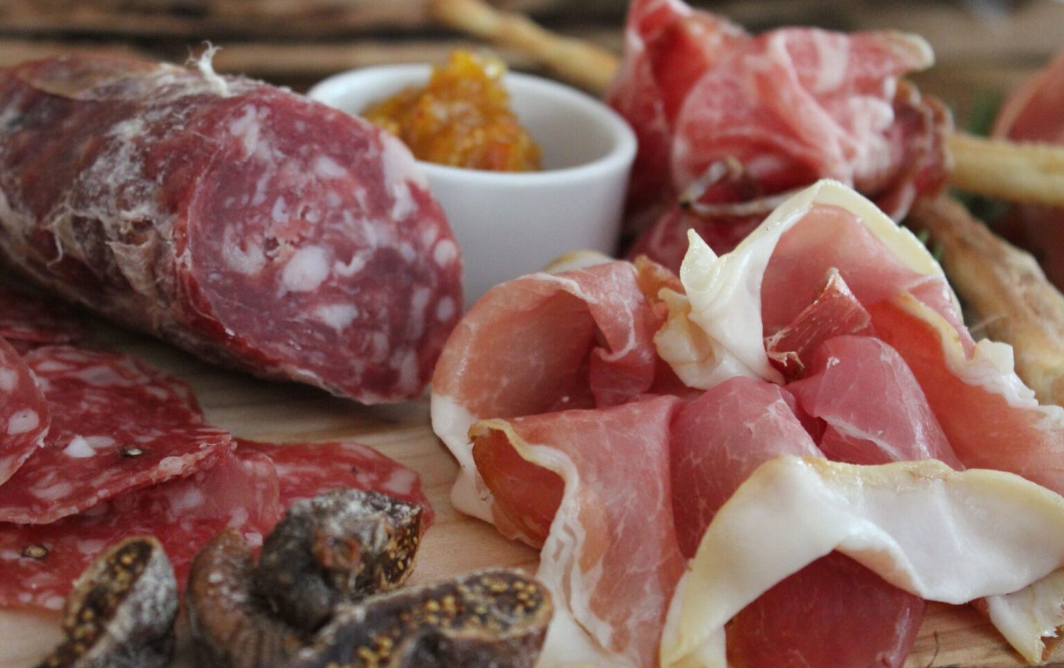 La charcuterie italienne : histoire, types et secrets